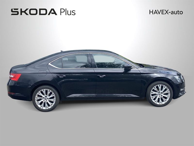 Škoda Superb (2022) 1.5 TSI Style+ - fotka 3 z 40