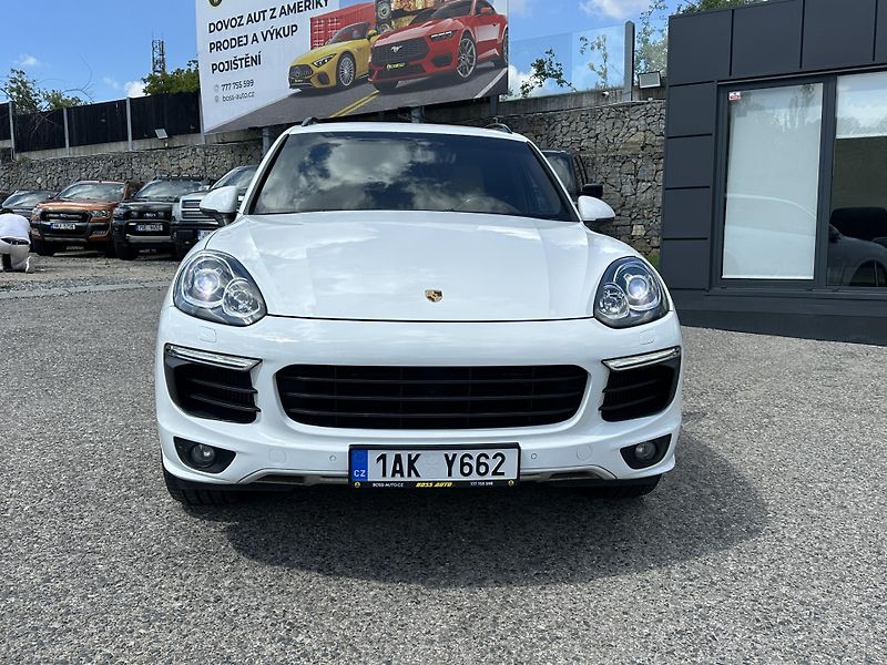 Porsche Cayenne (2015) Porsche Cayenne 2015 - fotka 2 z 19