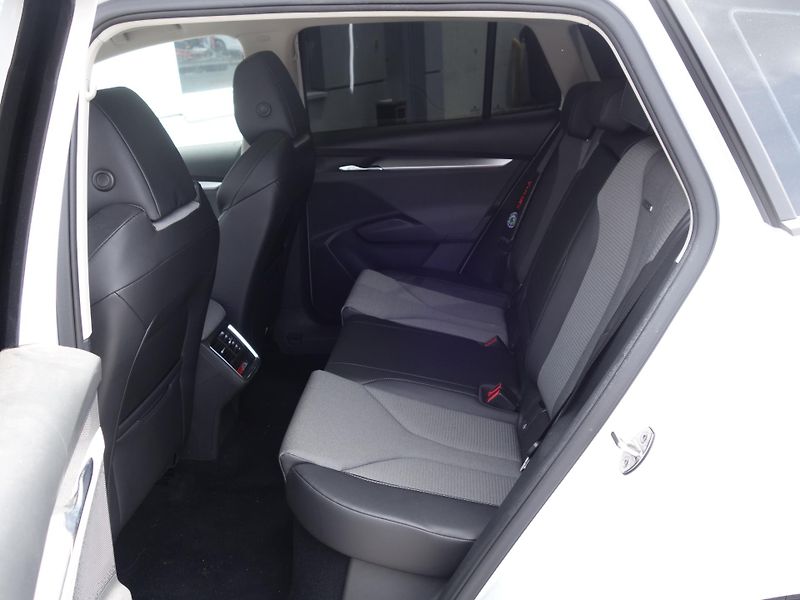 Škoda Enyaq (2021) iV60 Sport Line, SoH 91,8%,DPH - fotka 19 z 28