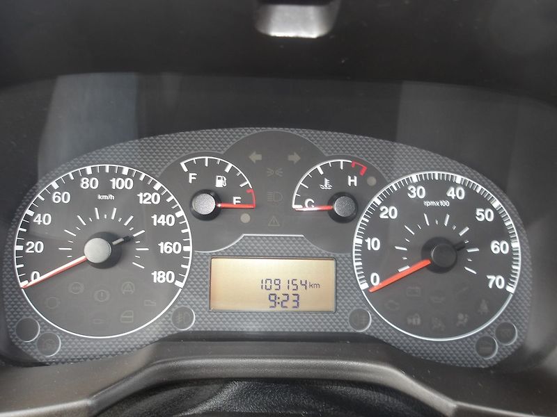 Fiat Qubo 1,4i ČR 1.MAJITELKA !!! - fotka 22 z 28