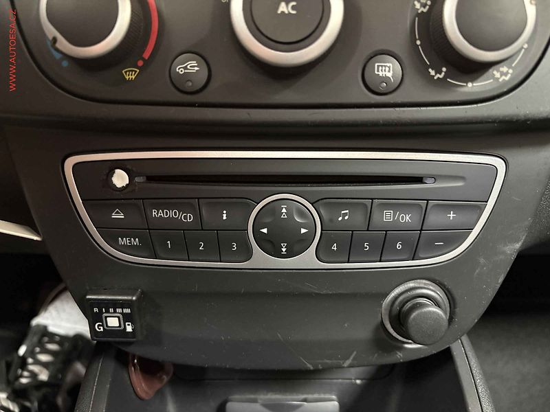 Renault Fluence (2011) 1.6i, ČR, AC, STK4/28 - fotka 13 z 15