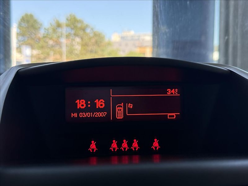 Peugeot 207 1,4   54 kW,HUSKY,SERVISKA - fotka 13 z 20