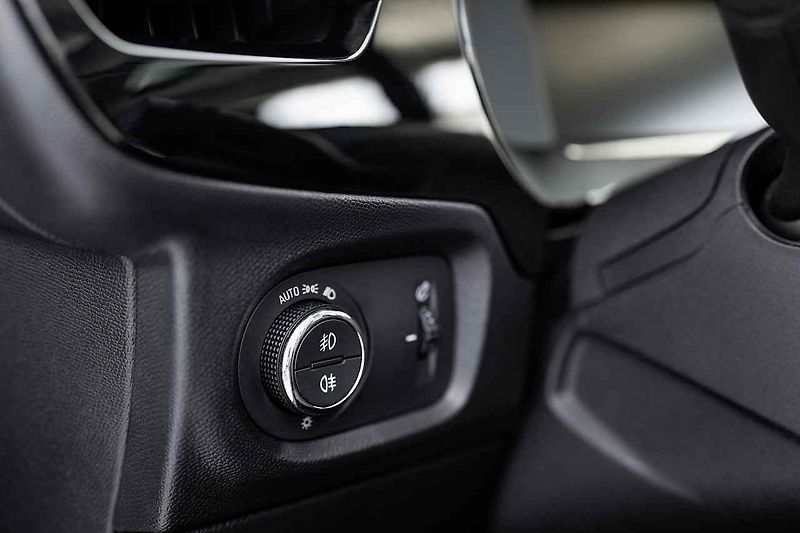 Opel šel cestou co nejnižší možné ceny, v základu nabízí tedy jediný motor.