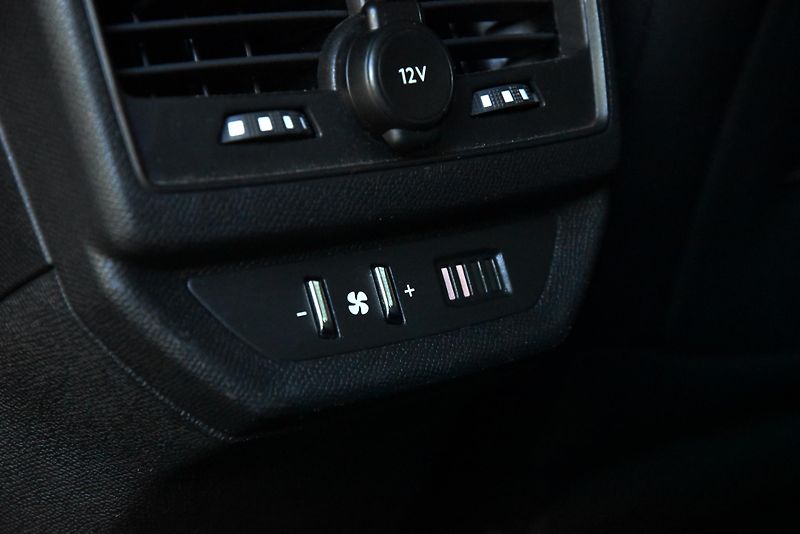 Peugeot 5008 2.0 HDi,7MÍST,LED,NAVI,KAMERA - fotka 39 z 50