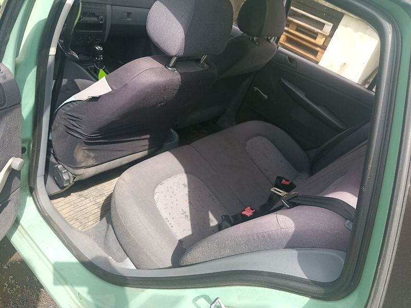 Škoda Fabia 1.4 MPI Combi - fotka 14 z 24