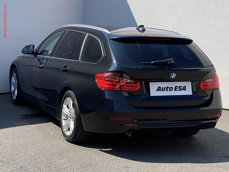 BMW Řada 3 (2012) 2.0i 320i, AC, navi, park - fotka 6 z 19