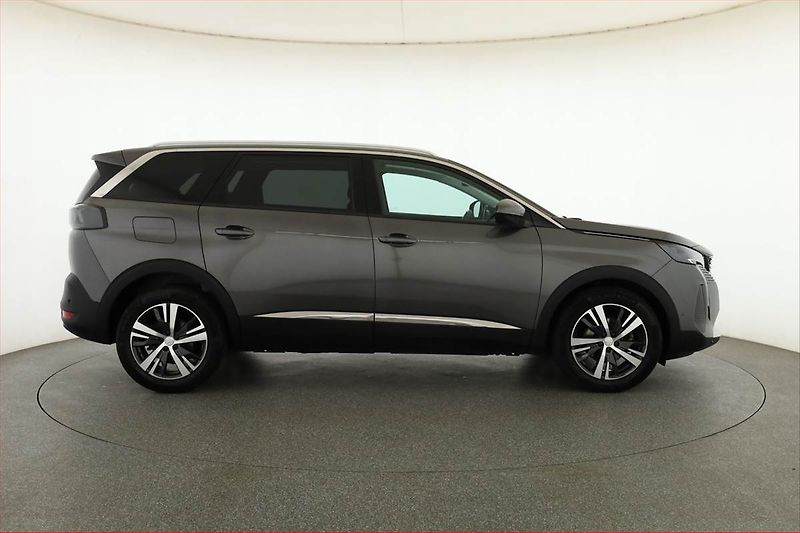 Peugeot 5008 (2021) Allure PureTech 130 - fotka 6 z 21
