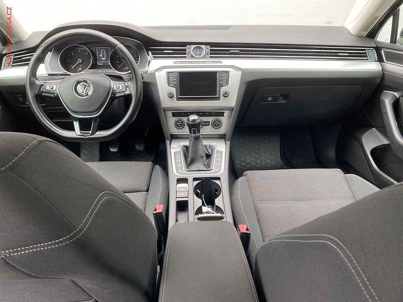 Volkswagen Passat (2015) 2.0 TDi, AC, TZ, park.čidla - fotka 8 z 18