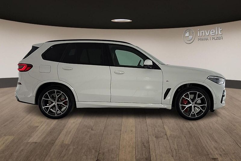 BMW X5 xDrive40d - fotka 2 z 28