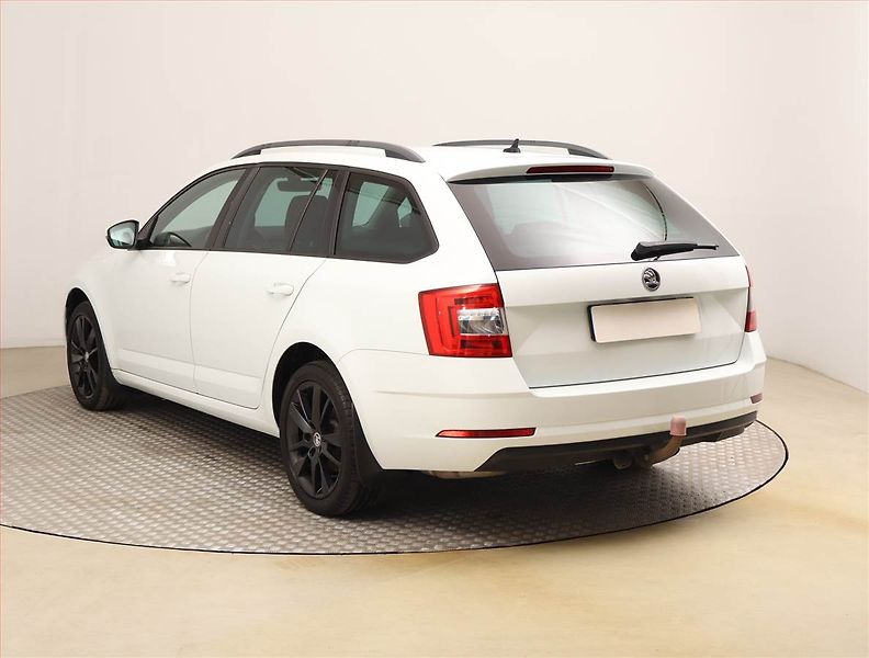 Škoda Octavia (2017) Ambition Plus 2.0 TDI 4x4 - fotka 4 z 24