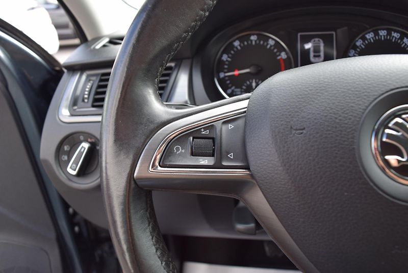 Škoda Rapid (2016) 1.2TSI 66kw AMBITION JOY XENON - fotka 26 z 49