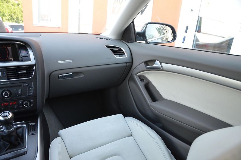 Audi A5 (2009) Coupe 2.0 TFSi 132kW S-LINE  - fotka 22 z 40