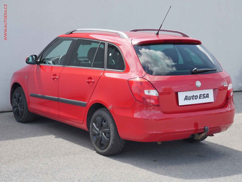 Škoda Fabia (2009) 1.6i 16V, AC, tažné - fotka 6 z 13