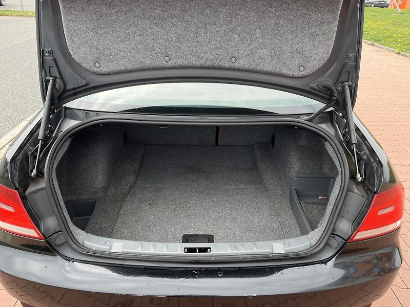 BMW Řada 3 320i Coupe - fotka 20 z 23
