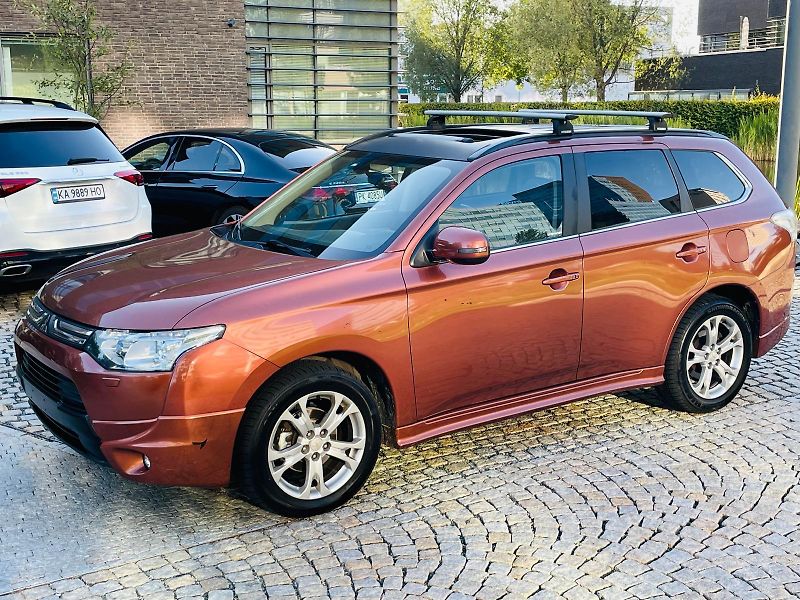 Mitsubishi Outlander 2.2D 4x4 7MÍST KAMERA SERVISKA - fotka 4 z 50