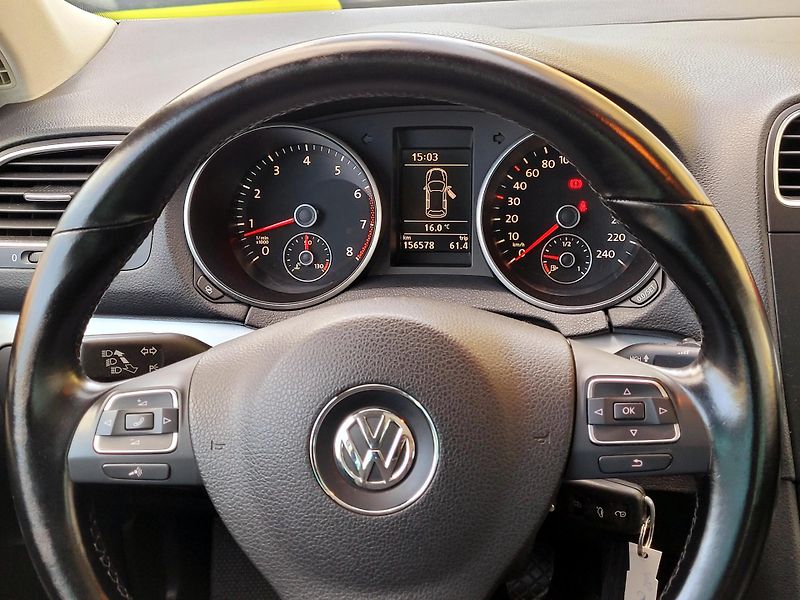 Volkswagen Golf 1,4 TSi Highline ROZVODY     - fotka 35 z 40