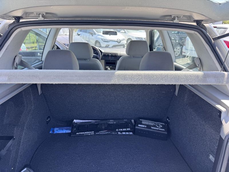 Volkswagen Golf 1.4 16V, 55 kW, 159 tis km - fotka 14 z 16