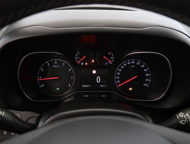 Opel Combo (2021) Maxi Edition 1.2 Turbo, 7Míst - fotka 11 z 24
