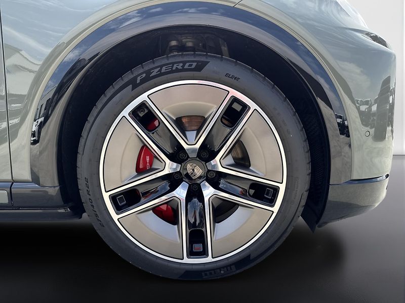 Porsche Cayenne Turbo Electric - fotka 11 z 29