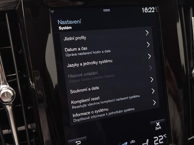Volvo S90 B5 AWD MOMENTUM PRO  - fotka 38 z 45