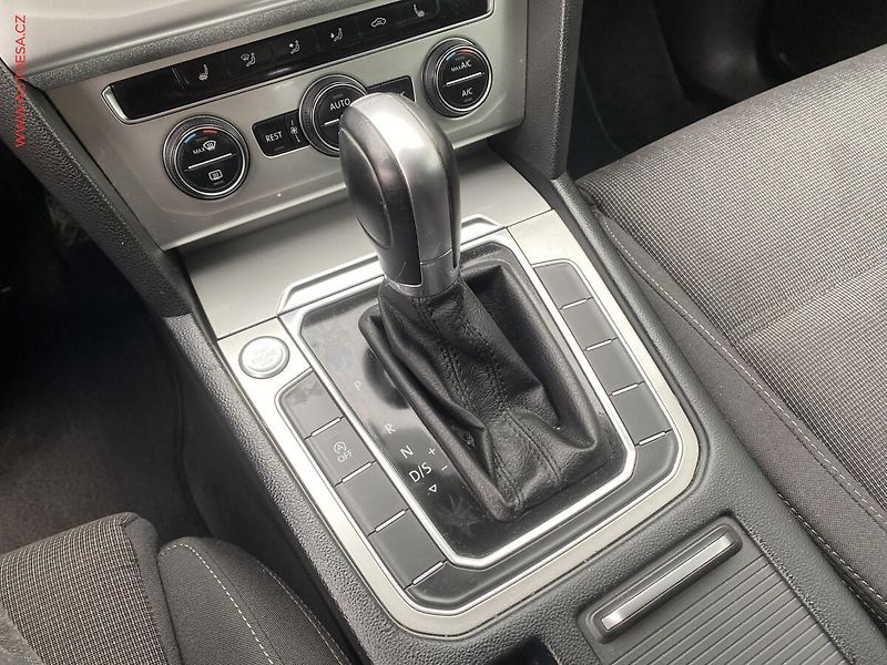 Volkswagen Passat (2015) 1.6TDi, Comfortline, DSG - fotka 16 z 18