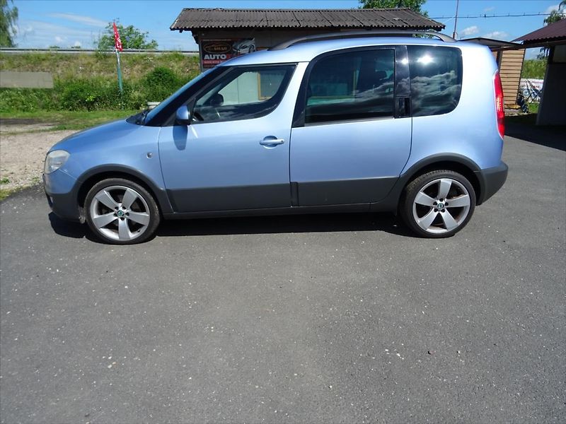 Škoda Roomster 1,6 Scout 77 kW - fotka 6 z 25
