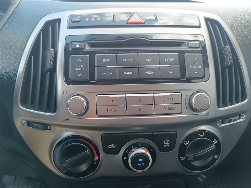 Hyundai i20 1,2 CVVT Family Space - fotka 12 z 17