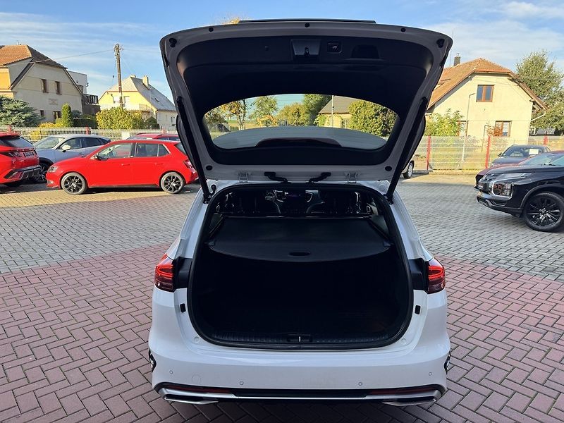 Kia Ceed (2022) 1.5i TGDi GT-Line Automat LED - fotka 23 z 49