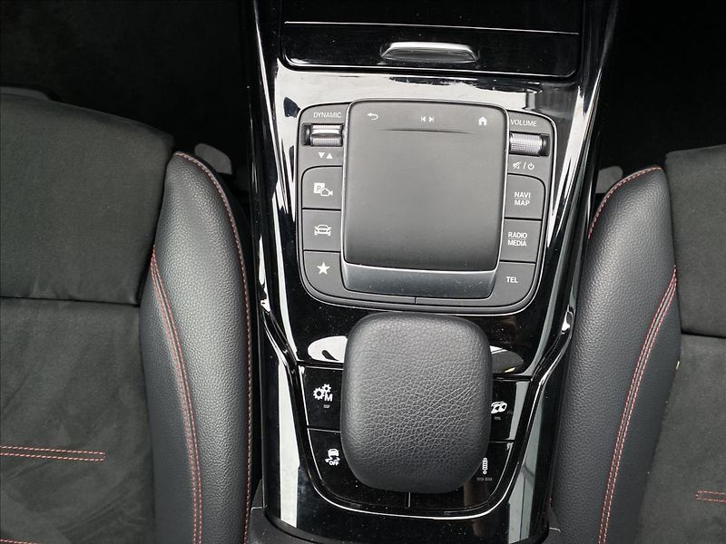 Mercedes-Benz Třídy A A 45 S AMG 4M+ - fotka 15 z 27