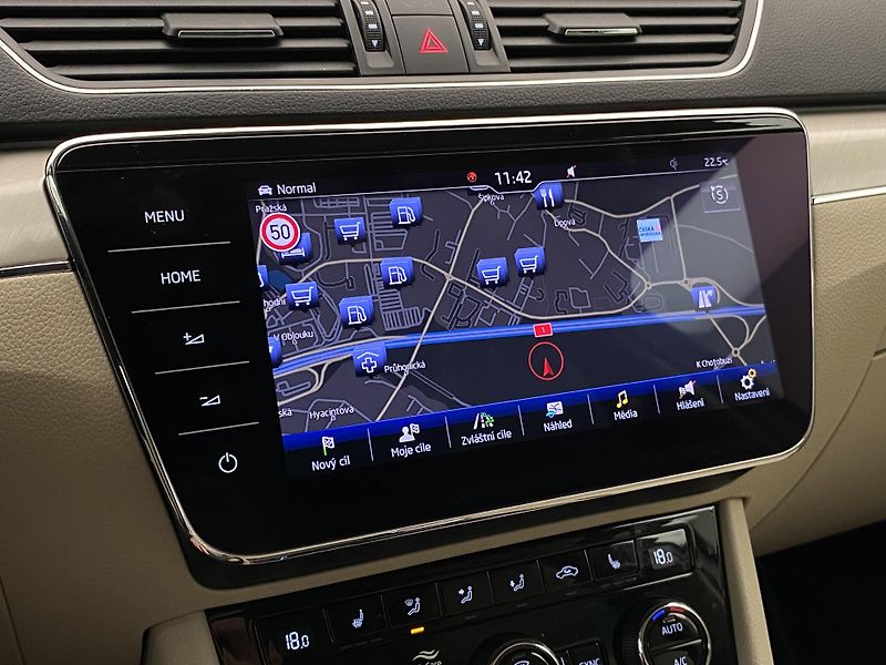 Škoda Superb COMBI 2.0TDI L&K DSG CZ - fotka 54 z 64