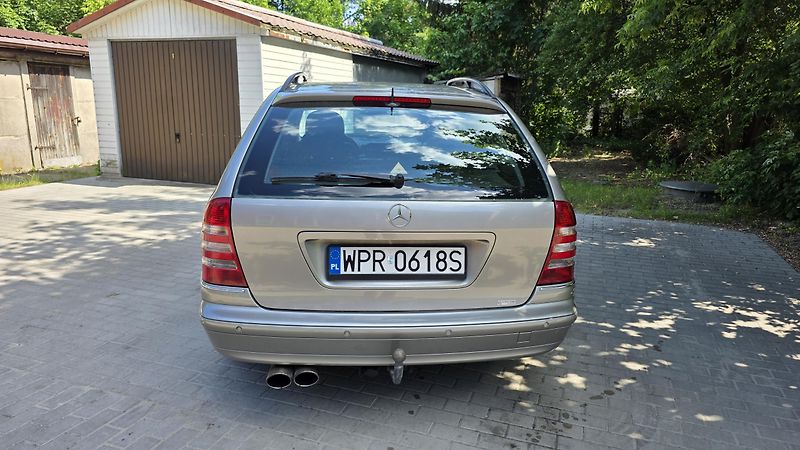 Mercedes-Benz Třídy C (2006) - fotka 6 z 19