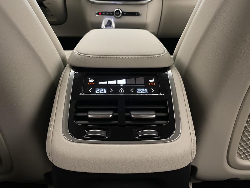 Volvo XC90 T8 AWD RECHARGE BRIGHT PLUS 7m - fotka 33 z 67