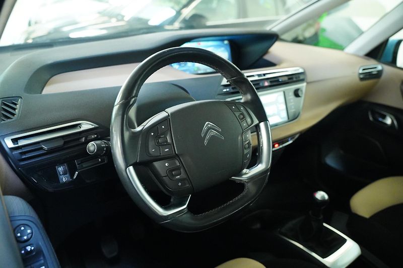 Citroën Grand C4 Picasso - fotka 14 z 29