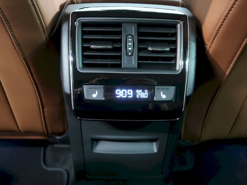 Škoda Superb (2024) LAURIN&KLEMENT 2.0TDI 147KW 4x - fotka 40 z 43