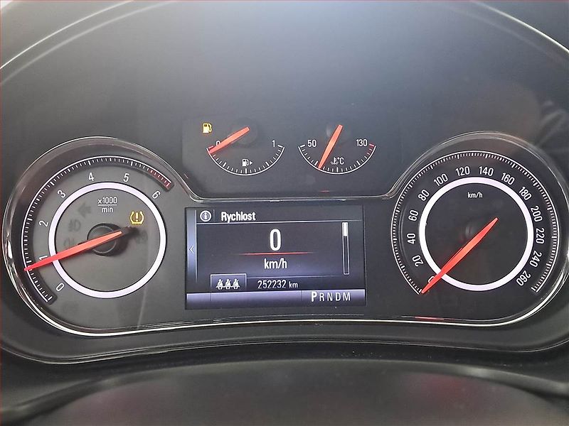 Opel Insignia (2016) 2.0 CDTI, Automat, Navi - fotka 11 z 17