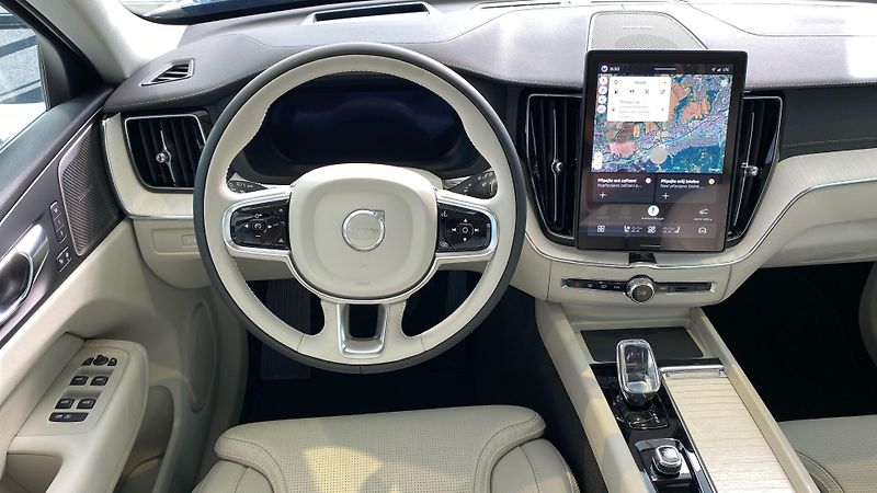 Volvo XC60 (2026) ULTRA BRIGHT, B5 AWD, 184+10 k - fotka 9 z 15