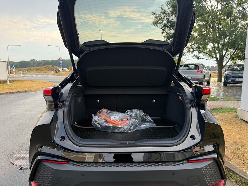 Toyota C-HR 2.0 PHEV Tokio edition - fotka 8 z 10