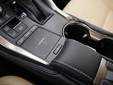 Lexus NX 300h.
