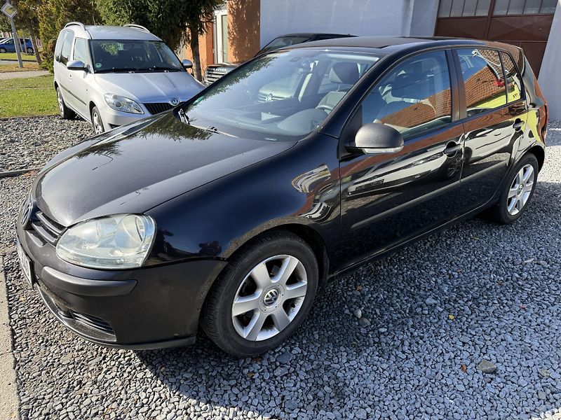 Volkswagen Golf 1.6 FSI ALU - fotka 1 z 13