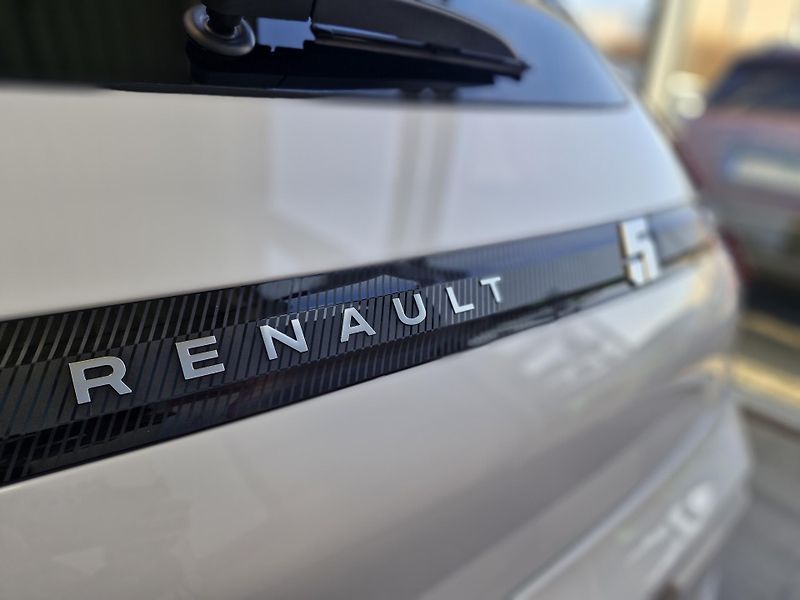 Renault 5 E-TECH (2026) iconic cinq 150k comfort range - fotka 7 z 16