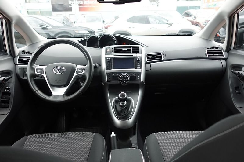 Toyota Verso 1,8VVTi 108kW 6M/T Active Supe - fotka 15 z 26