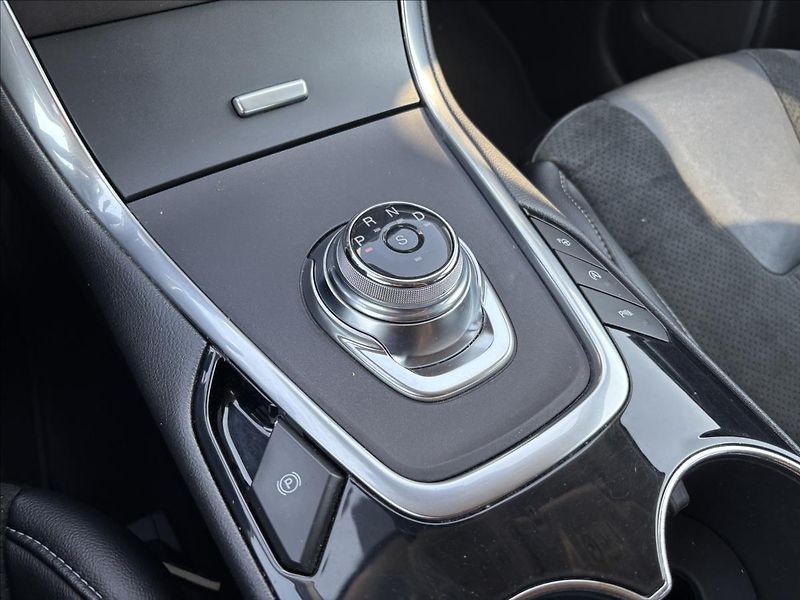 Ford S-MAX 2,0 EcoBlue Titanium AWD AUT - fotka 44 z 51