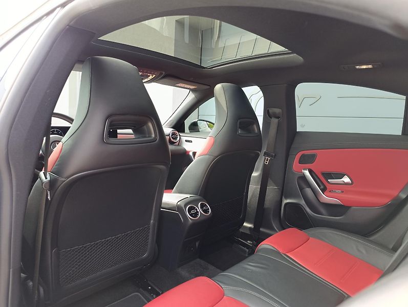Mercedes-Benz CLA 220d AMG ČR PANO  - fotka 14 z 35