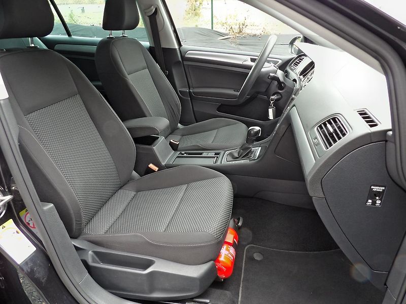 Volkswagen Golf 1.6TDI 85kW DSG Navi PDC - fotka 20 z 29