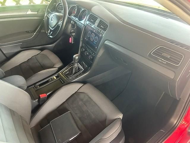 Volkswagen Golf 1,6TDi DSG Variant LED MATRIX - fotka 23 z 51