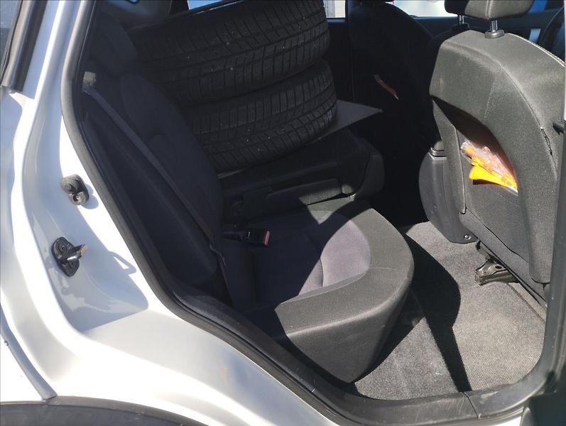 Nissan Qashqai 1,6 - fotka 9 z 15