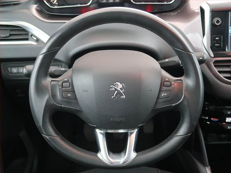 Peugeot 2008 (2014) Active 1.2 VTi, ČR,1.maj - fotka 16 z 19