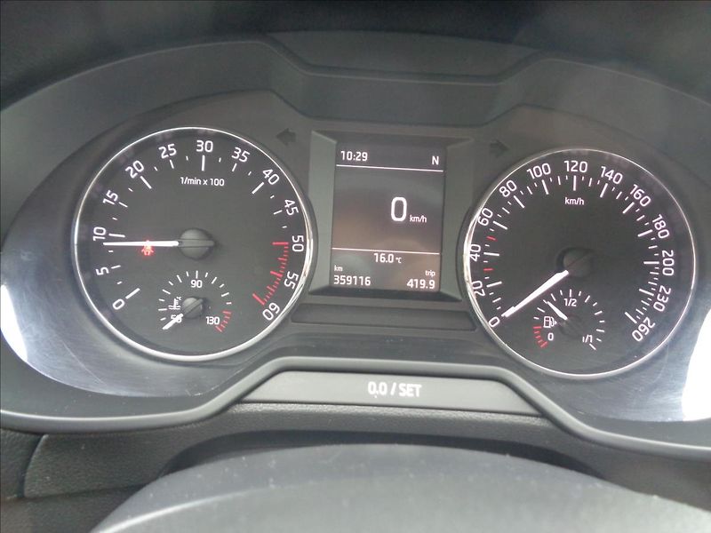 Škoda Octavia 1,6 - fotka 18 z 19