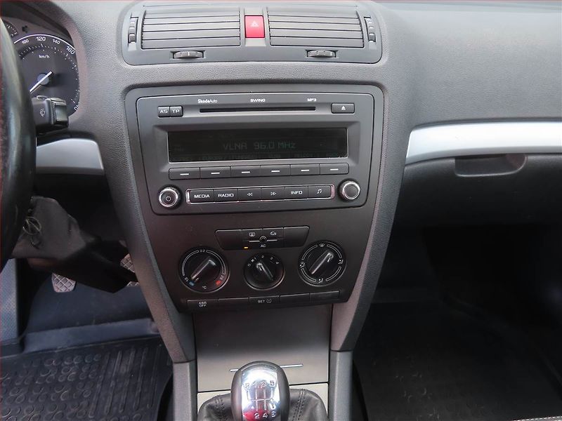 Škoda Octavia (2007) Ambiente 2.0 TDI, Tempomat - fotka 12 z 18
