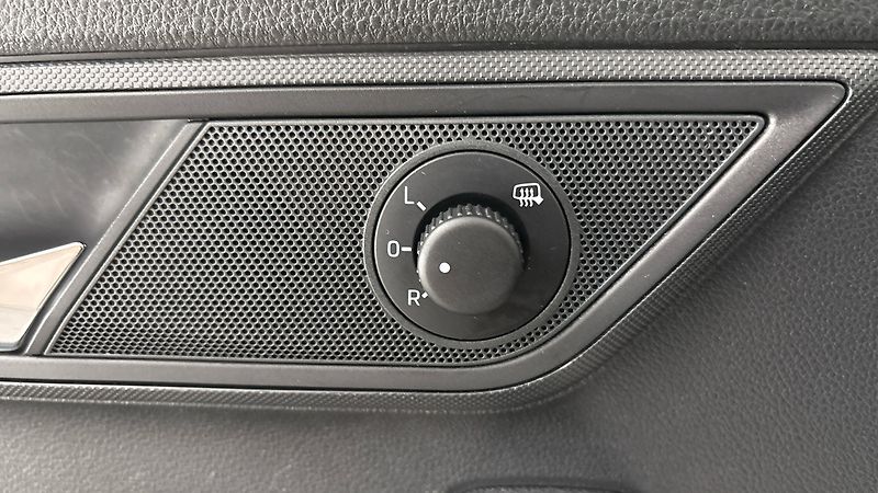 Škoda Fabia 1.0 TSI Ambition Combi - fotka 22 z 25